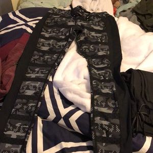 Black and gray camo leggings
